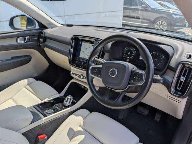 ボルボ ＸＣ４０ Ｔ４ ＡＷＤ インスクリプション ４ＷＤ R2年 (東北) 99