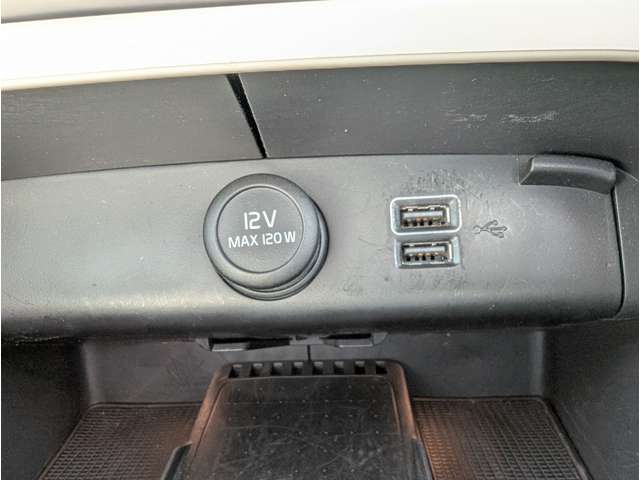 ボルボ ＸＣ４０ Ｔ４ ＡＷＤ インスクリプション ４ＷＤ R2年 (東北) 99