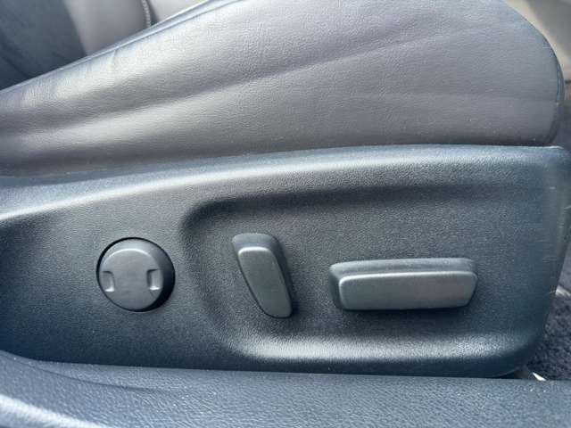 トヨタ クラウン　ハイブリッド ハイブリッド ２．５ Ｓ ＦＯＵＲ ４ＷＤ Ｊフロンティア リミテッド H30年 (東北) 99