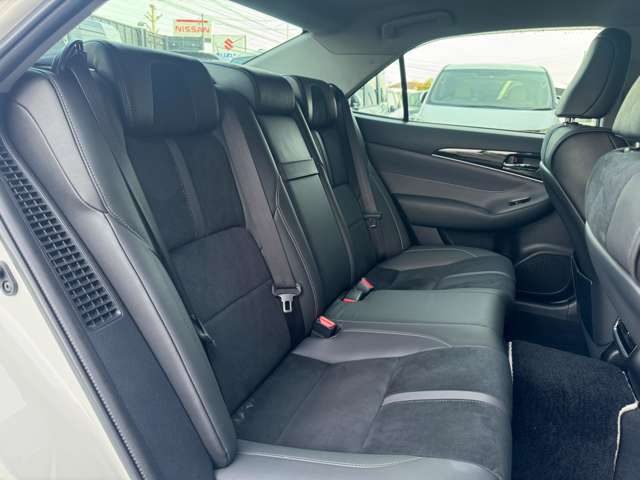 トヨタ クラウン　ハイブリッド ハイブリッド ２．５ Ｓ ＦＯＵＲ ４ＷＤ Ｊフロンティア リミテッド H30年 (東北) 99