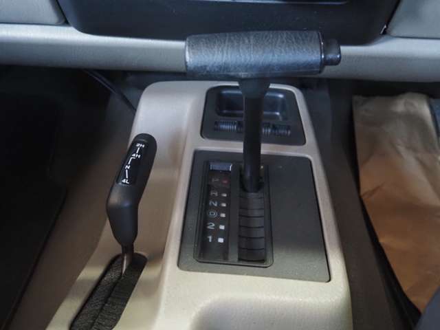 ジープ ラングラー サハラ ハードトップ ４ＷＤ H16年 (関東) 99