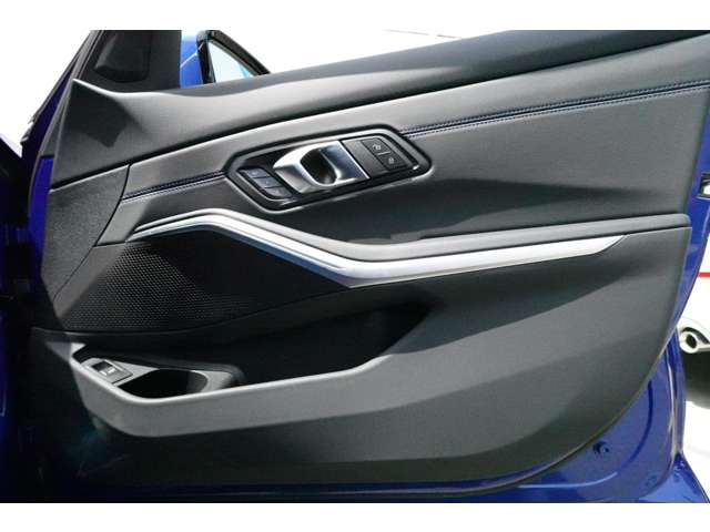 ＢＭＷ ３シリーズ ３１８ｉ　Ｍスポーツ R6年 (近畿) 99