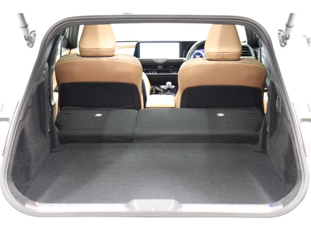 トヨタ クラウン　スポーツ　ハイブリッド ２．５ Ｚ Ｅ－ＦＯＵＲ ４ＷＤ R6年 (東海) 99