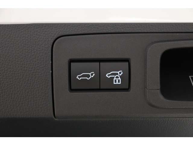 トヨタ クラウン　スポーツ　ハイブリッド ２．５ Ｚ Ｅ－ＦＯＵＲ ４ＷＤ R6年 (東海) 99