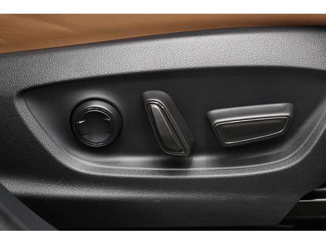 トヨタ クラウン　スポーツ　ハイブリッド ２．５ Ｚ Ｅ－ＦＯＵＲ ４ＷＤ R6年 (東海) 99