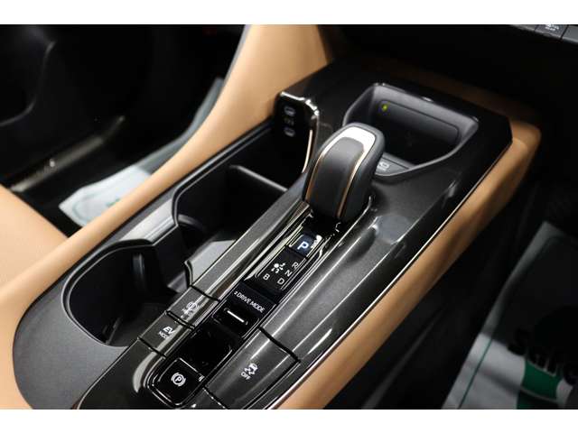 トヨタ クラウン　スポーツ　ハイブリッド ２．５ Ｚ Ｅ－ＦＯＵＲ ４ＷＤ R6年 (東海) 99