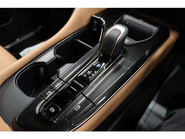 トヨタ クラウン　スポーツ　ハイブリッド ２．５ Ｚ Ｅ－ＦＯＵＲ ４ＷＤ R6年 (東海) 99