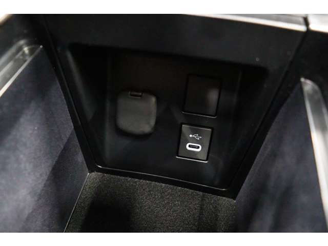 トヨタ クラウン　スポーツ　ハイブリッド ２．５ Ｚ Ｅ－ＦＯＵＲ ４ＷＤ R6年 (東海) 99