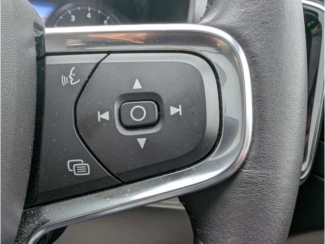 ボルボ ＸＣ４０ Ｂ４ ＡＷＤ インスクリプション ４ＷＤ R2年 (東北) 99