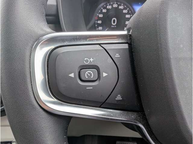 ボルボ ＸＣ４０ Ｂ４ ＡＷＤ インスクリプション ４ＷＤ R2年 (東北) 99