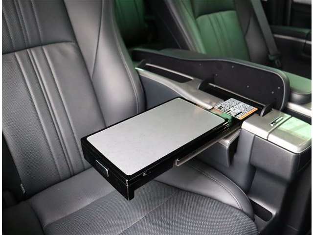 トヨタ ヴェルファイア　ハイブリッド ハイブリッド ２．５ エグゼクティブ ラウンジ Ｚ Ｅ－ＦＯＵＲ ４ＷＤ H30年 (関東) 99