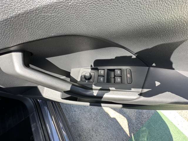 フォルクスワーゲン Ｔ－ＣＲＯＳＳ ＴＳＩ アクティブ R4年 (東海) 99