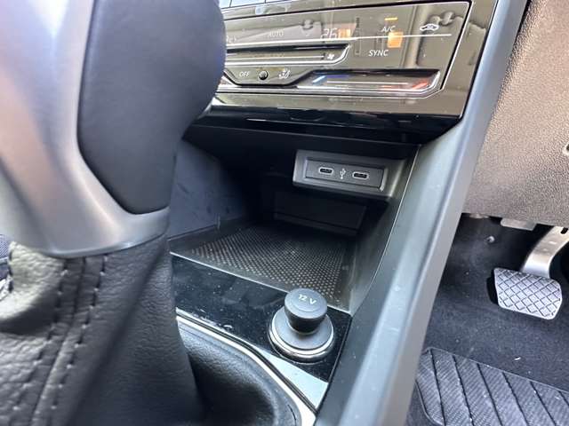 フォルクスワーゲン Ｔ－ＣＲＯＳＳ ＴＳＩ アクティブ R4年 (東海) 99