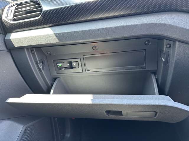 フォルクスワーゲン Ｔ－ＣＲＯＳＳ ＴＳＩ アクティブ R4年 (東海) 99