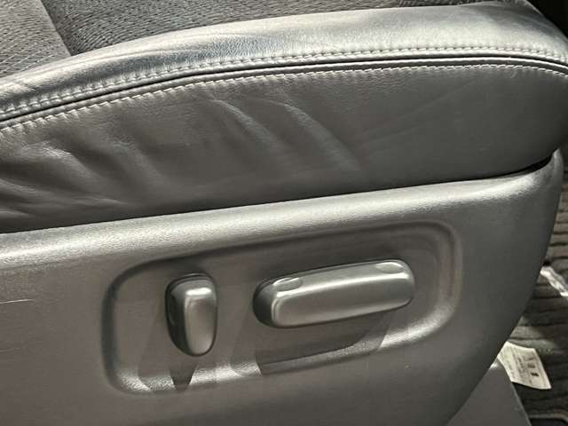 トヨタ エスティマ ２．４ アエラス H26年 (関東) 99