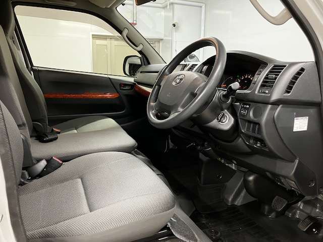 トヨタ ハイエースバン ３．０ ＤＸ ロング ＧＬパッケージ ディーゼルターボ ４ＷＤ H28年 (北海道) 99