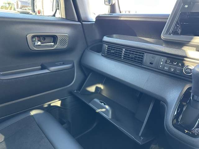 ホンダ Ｎ　ＢＯＸ カスタム ６６０ ターボ R6年 (東海) 99