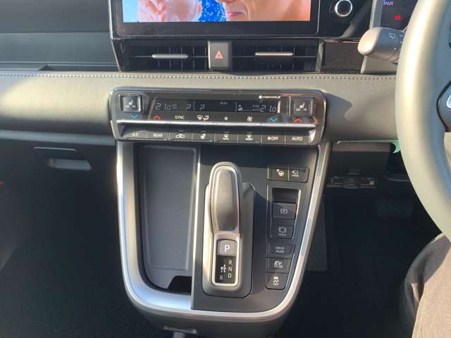 トヨタ ヴォクシー １．８ ハイブリッド Ｓ－Ｚ R6年 (九州・沖縄) 99