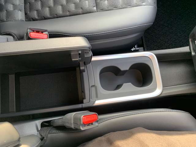 トヨタ ヴォクシー １．８ ハイブリッド Ｓ－Ｚ R6年 (九州・沖縄) 99