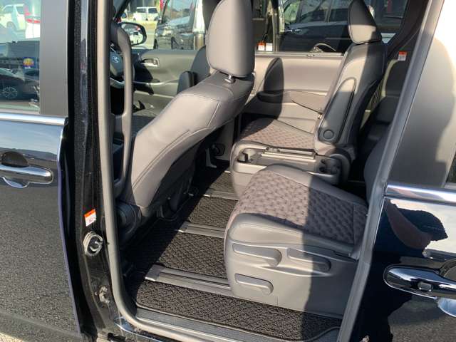 トヨタ ヴォクシー １．８ ハイブリッド Ｓ－Ｚ R6年 (九州・沖縄) 99