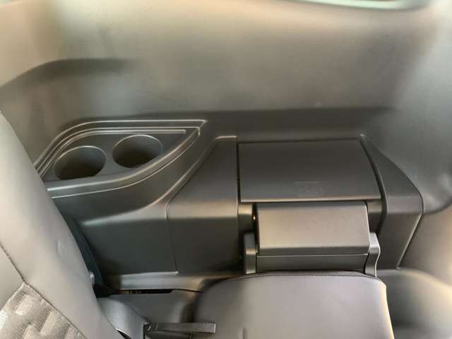 トヨタ ヴォクシー １．８ ハイブリッド Ｓ－Ｚ R6年 (九州・沖縄) 99