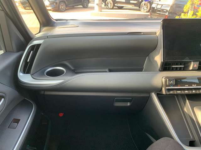 トヨタ ヴォクシー １．８ ハイブリッド Ｓ－Ｚ R6年 (九州・沖縄) 99