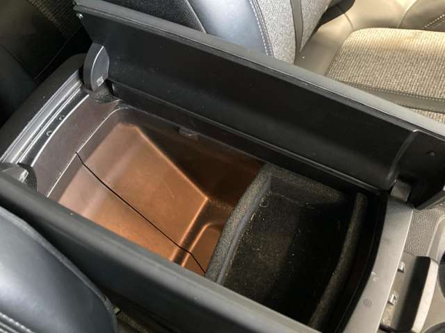 プジョー ３００８ アリュール　ＬＥＤパッケージ H30年 (東北) 99