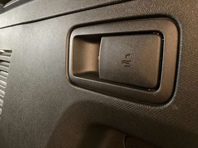 プジョー ３００８ アリュール　ＬＥＤパッケージ H30年 (東北) 99