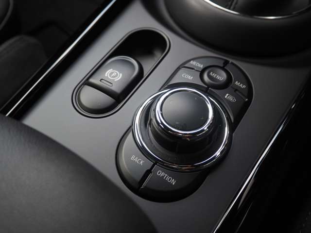 ミニ ミニクラブマン ジョン・クーパー・ワークス ４ＷＤ R5年 (近畿) 99