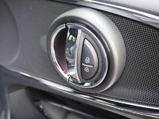 ミニ ミニクラブマン ジョン・クーパー・ワークス ４ＷＤ R5年 (近畿) 99