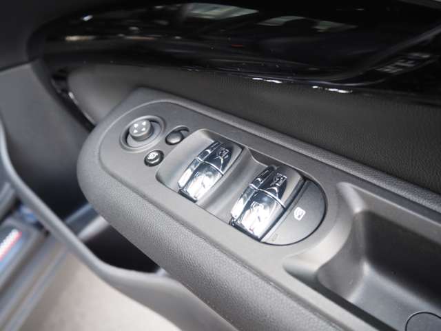 ミニ ミニクラブマン ジョン・クーパー・ワークス ４ＷＤ R5年 (近畿) 99