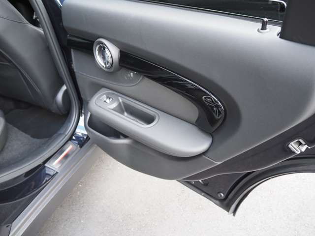 ミニ ミニクラブマン ジョン・クーパー・ワークス ４ＷＤ R5年 (近畿) 99