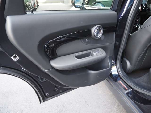 ミニ ミニクラブマン ジョン・クーパー・ワークス ４ＷＤ R5年 (近畿) 99