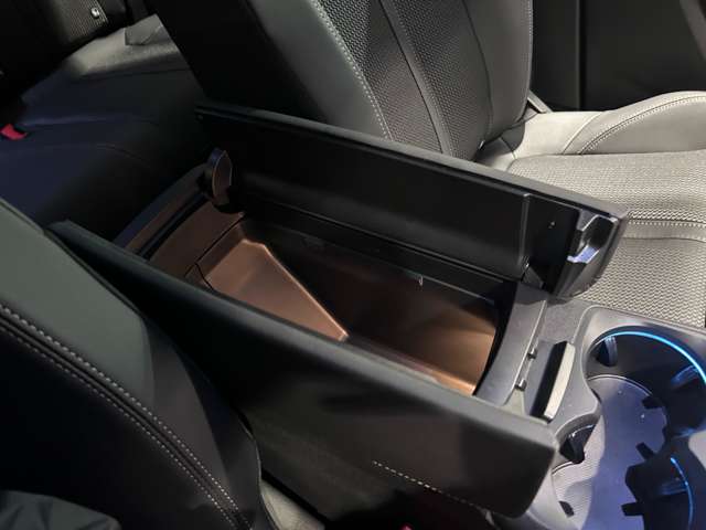 プジョー ３００８ ＧＴ ハイブリッド４ ４ＷＤ R6年 (東北) 99