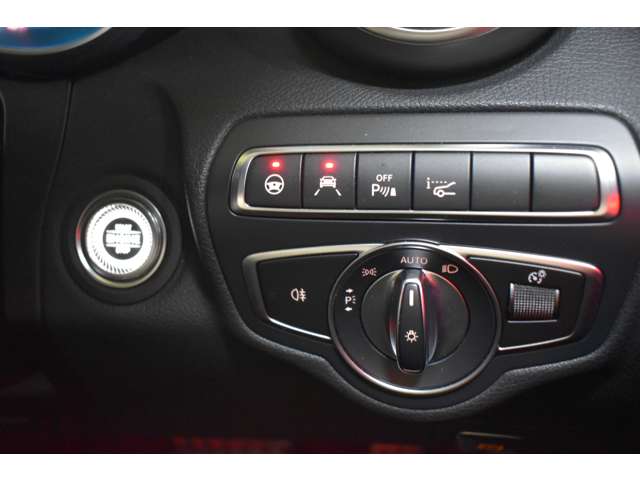 メルセデスベンツ Ｃクラス Ｃ２００ ローレウス エディション （ＢＳＧ搭載モデル） スポーツプラスパッケージ R1年 (関東) 99