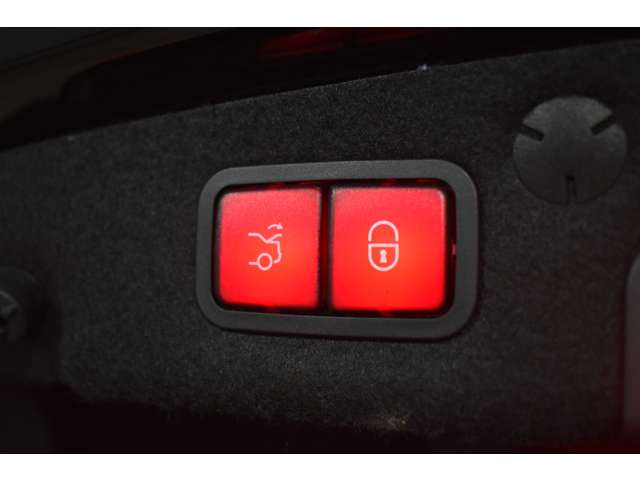 メルセデスベンツ Ｃクラス Ｃ２００ ローレウス エディション （ＢＳＧ搭載モデル） スポーツプラスパッケージ R1年 (関東) 99