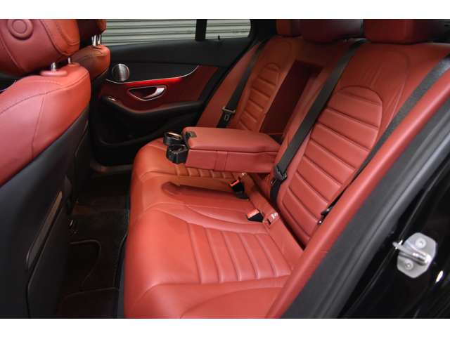 メルセデスベンツ Ｃクラス Ｃ２００ ローレウス エディション （ＢＳＧ搭載モデル） スポーツプラスパッケージ R1年 (関東) 99