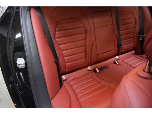 メルセデスベンツ Ｃクラス Ｃ２００ ローレウス エディション （ＢＳＧ搭載モデル） スポーツプラスパッケージ R1年 (関東) 99