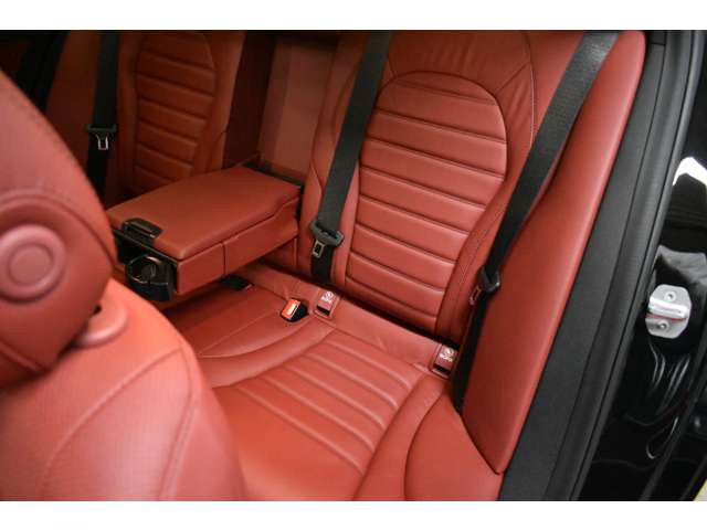 メルセデスベンツ Ｃクラス Ｃ２００ ローレウス エディション （ＢＳＧ搭載モデル） スポーツプラスパッケージ R1年 (関東) 99