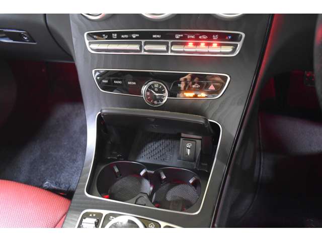 メルセデスベンツ Ｃクラス Ｃ２００ ローレウス エディション （ＢＳＧ搭載モデル） スポーツプラスパッケージ R1年 (関東) 99