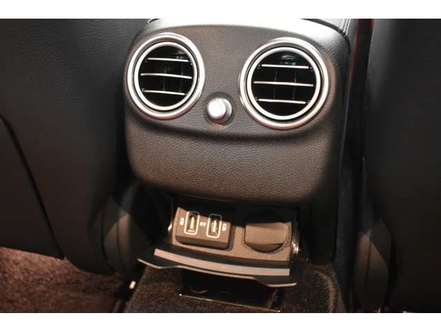 メルセデスベンツ Ｃクラス Ｃ２００ ローレウス エディション （ＢＳＧ搭載モデル） スポーツプラスパッケージ R1年 (関東) 99