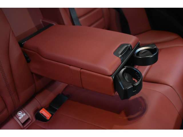 メルセデスベンツ Ｃクラス Ｃ２００ ローレウス エディション （ＢＳＧ搭載モデル） スポーツプラスパッケージ R1年 (関東) 99