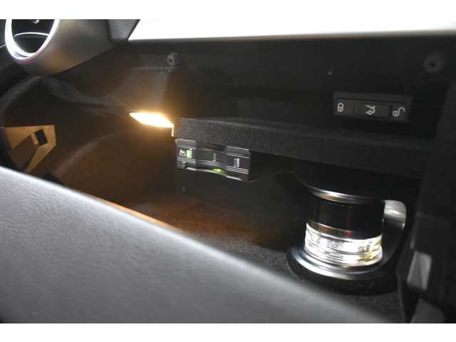 メルセデスベンツ Ｃクラス Ｃ２００ ローレウス エディション （ＢＳＧ搭載モデル） スポーツプラスパッケージ R1年 (関東) 99