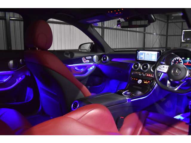 メルセデスベンツ Ｃクラス Ｃ２００ ローレウス エディション （ＢＳＧ搭載モデル） スポーツプラスパッケージ R1年 (関東) 99