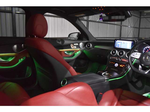 メルセデスベンツ Ｃクラス Ｃ２００ ローレウス エディション （ＢＳＧ搭載モデル） スポーツプラスパッケージ R1年 (関東) 99