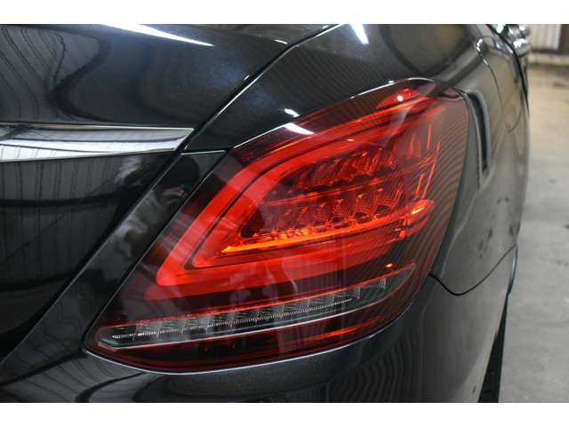 メルセデスベンツ Ｃクラス Ｃ２００ ローレウス エディション （ＢＳＧ搭載モデル） スポーツプラスパッケージ R1年 (関東) 99