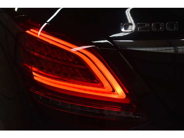 メルセデスベンツ Ｃクラス Ｃ２００ ローレウス エディション （ＢＳＧ搭載モデル） スポーツプラスパッケージ R1年 (関東) 99