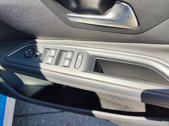 プジョー ３００８ ＧＴライン　デビューエディション H29年 (東北) 99