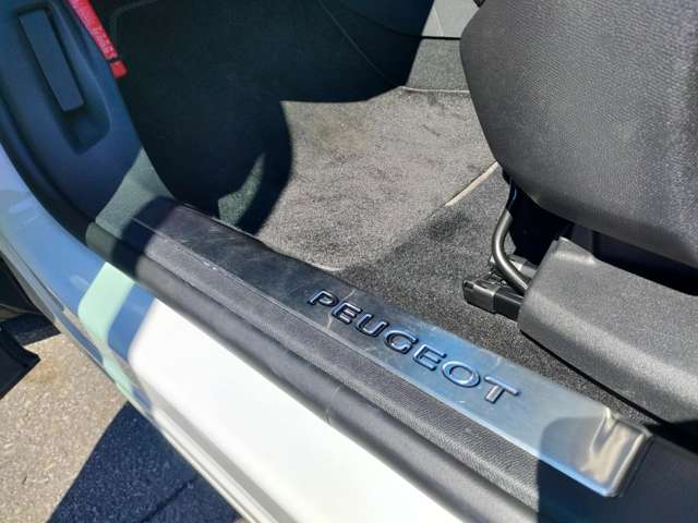 プジョー ３００８ ＧＴライン　デビューエディション H29年 (東北) 99