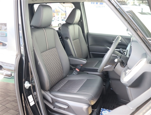 トヨタ ノア ２．０ Ｚ R4年 (関東) 99